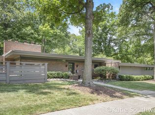 1415 Conlon Ave SE, East Grand Rapids, MI