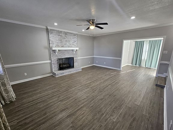 4th image of 402 N Cottonwood Dr