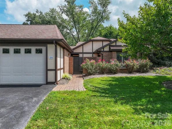 26 Lodge Ln, Waynesville, NC 28786