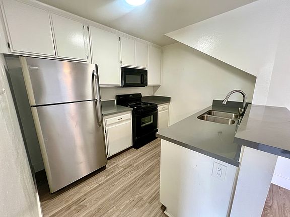 3rd image of 4222 Tujunga Ave Unit 101