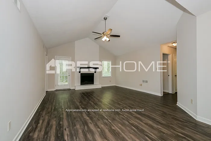 10 Homeport Dr — Photo 2