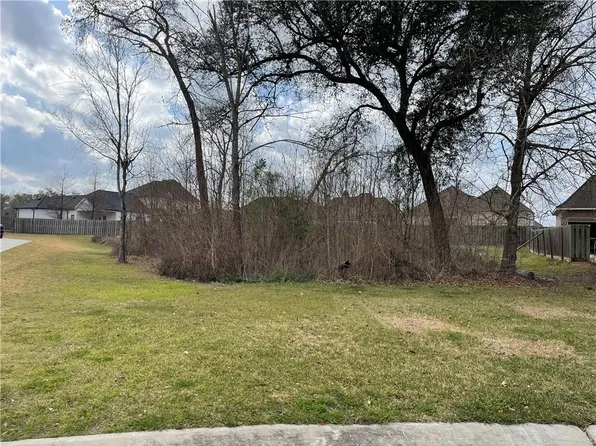 120 Kellywood Ct, Belle Chasse, LA 70037