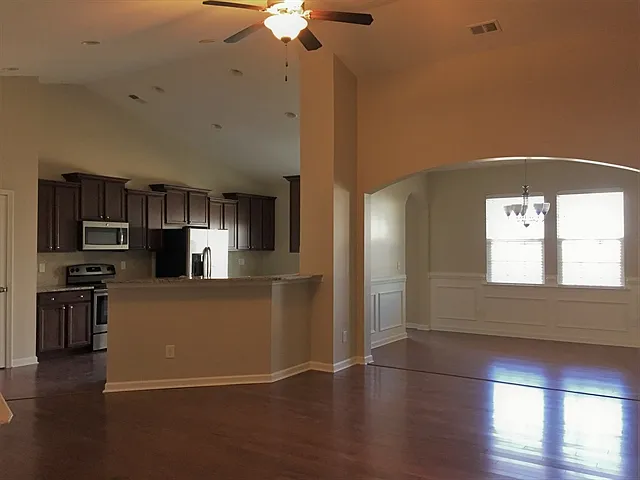 4 bed, 3.0 bath, 2154 sqft, $2,420 — Photo 4