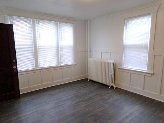 4th image of 703 N 32nd St #2