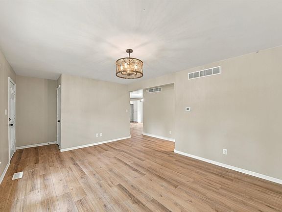 5th image of 3712 SW 34th St