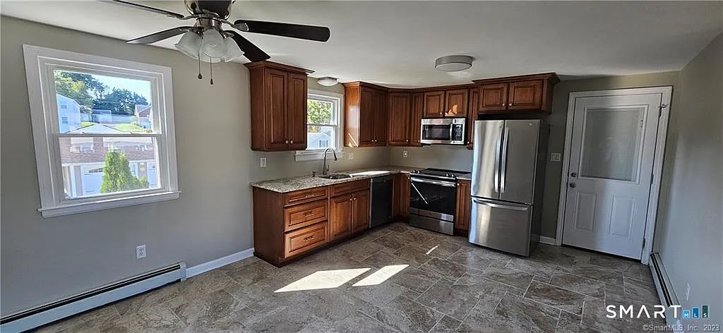 3 bed, 1.0 bath, 2226 sqft, $1,800 — Photo 4