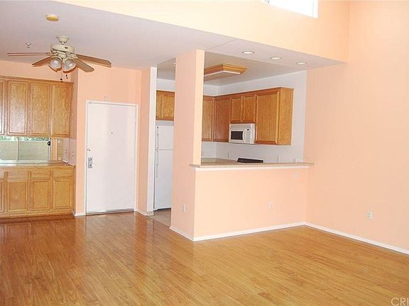 2nd image of 5325 Newcastle Ave Unit 343