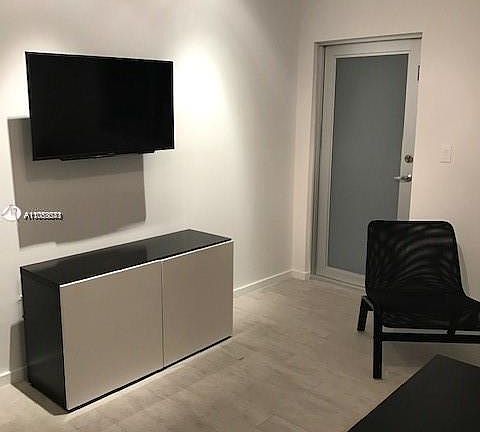 3rd image of 1601 Meridian Ave #208
