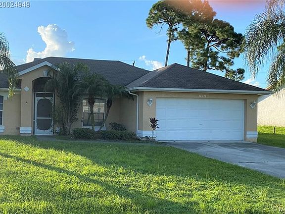 5th image of 649 NW Cardinal Dr