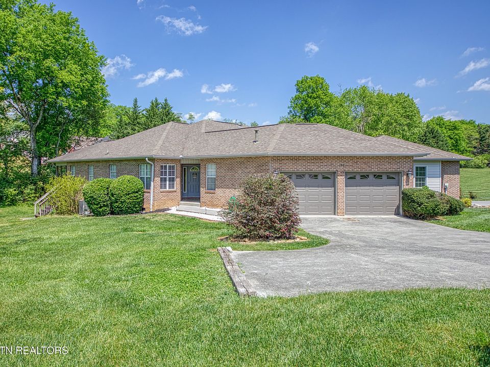 1st image of 180 Hidden Oaks Ln