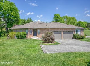 180 Hidden Oaks Ln, Lenoir City, TN 37772