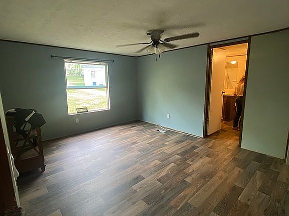 3rd image of 5086 Lee Road 390