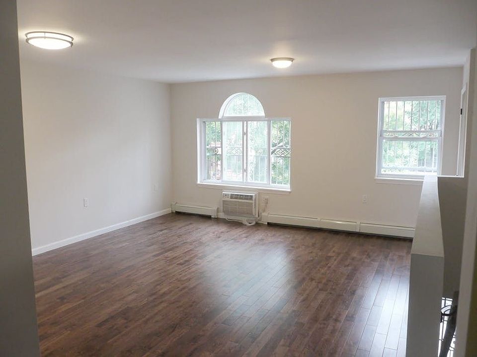 1st image of 866 Hancock St #2