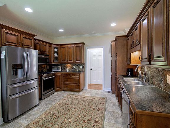 5th image of 6384 Cambridge Rd