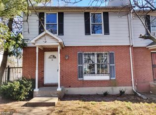 10 Dandridge Dr, Newark, NJ 07108