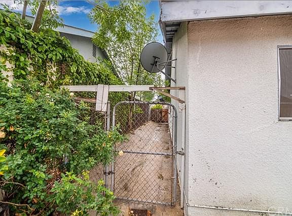 3rd image of 2633 E Fenmead St