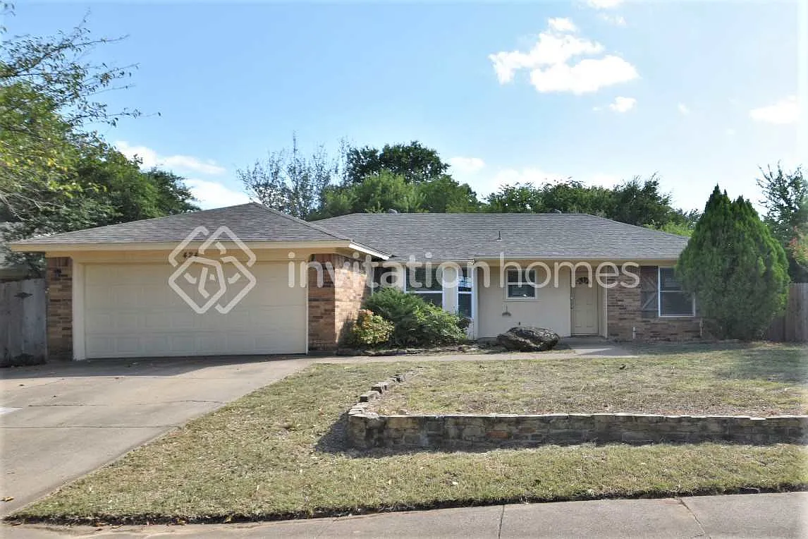 424 Guadalupe Dr Saginaw, TX 76179 — Photo 1