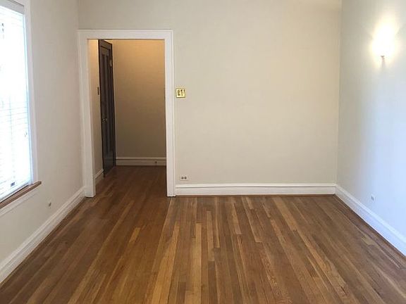 2nd image of 4825-4833 N Rockwell St #4829-1E