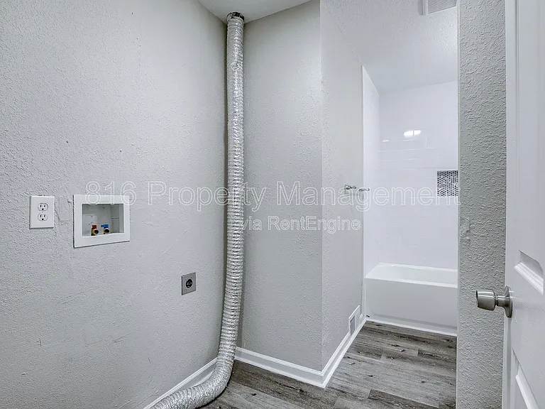 11201 Crystal Ave — Photo 12