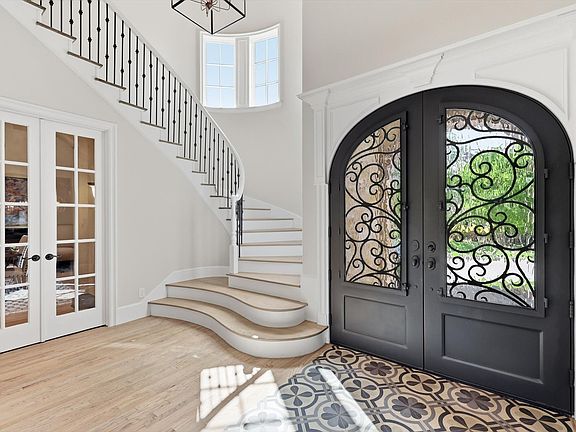 2nd image of 476 Hidden Valley Ln