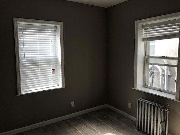 5th image of 1042 W Beech St #1