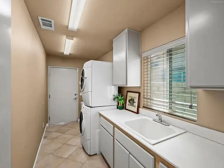 49203 Barrymore St — Photo 10