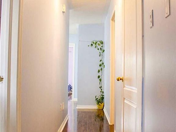 2nd image of 30 Secord Cres