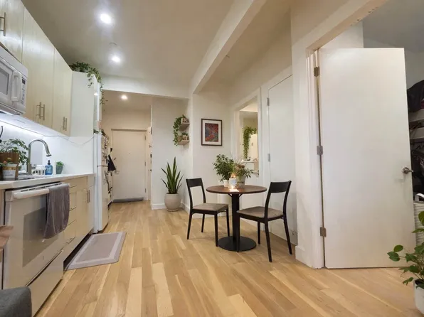 818 Lexington Avenue image 1 of 10