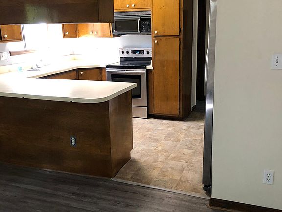 4th image of 1321 Cherry St
