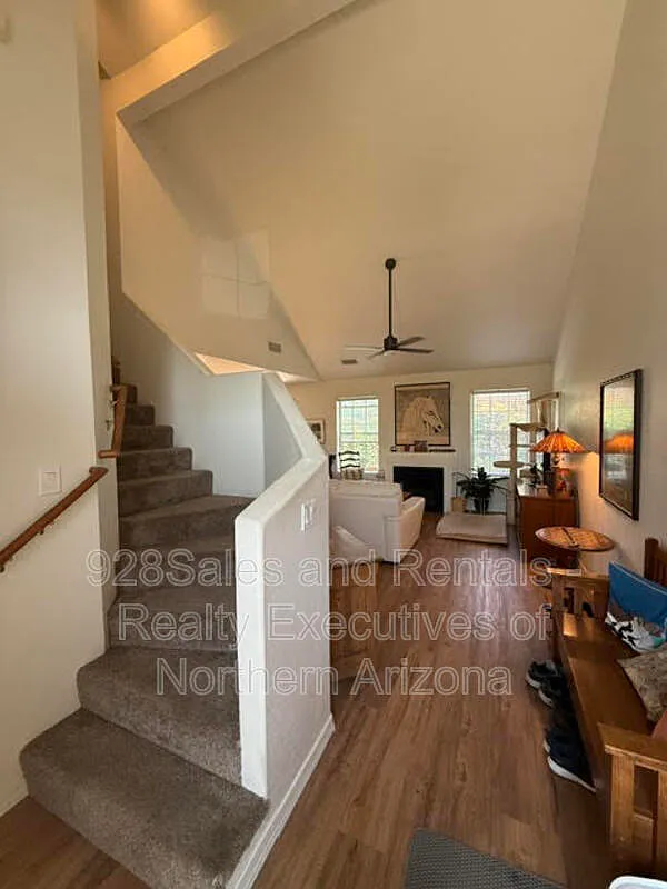 3 bed, 2.5 bath, 1416 sqft, $2,400 — Photo 2