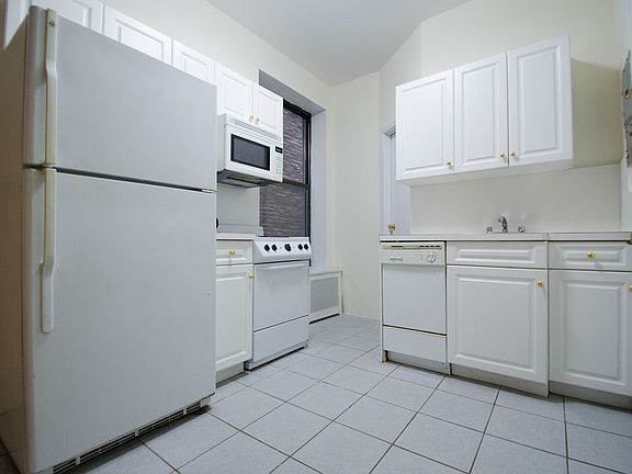 3rd image of 205 E 94th St APT 2FE