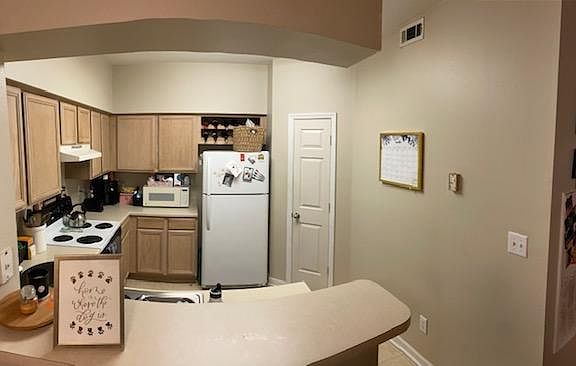 4th image of 700 Daniel Ellis Dr APT 14106