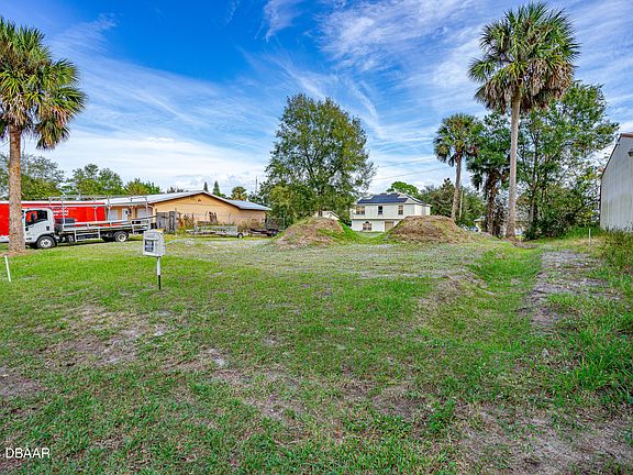 4th image of 2421 Guava Dr