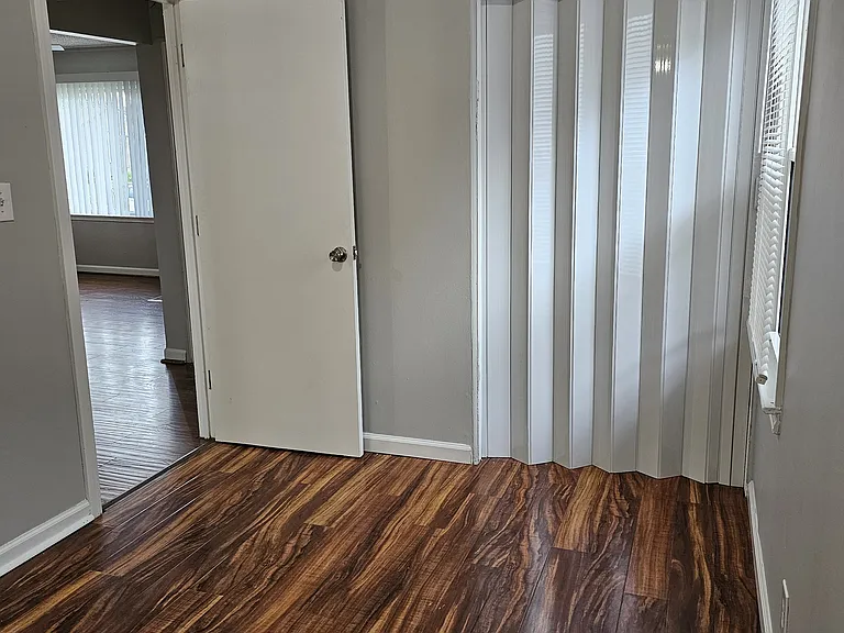 528 E Dallas Ave — Photo 15