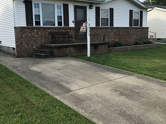 3rd image of 3230 Putnam Ave