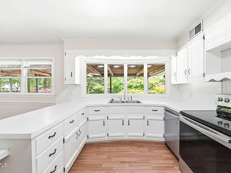 808 Chippendale Rd — Photo 5