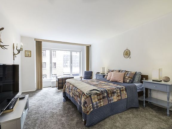 2nd image of 200 Central Park S APT 7R