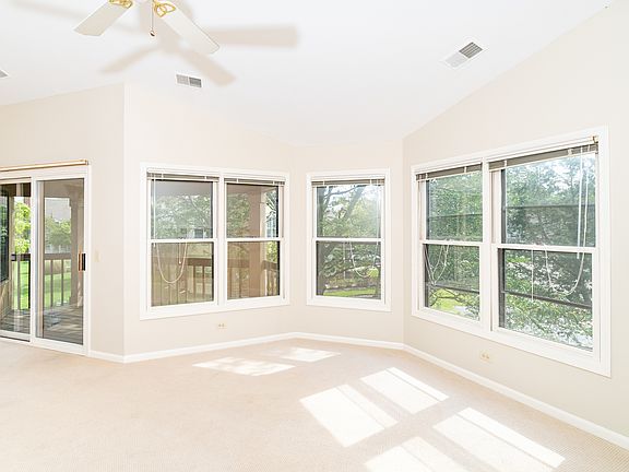 3rd image of 44 Willow Pkwy