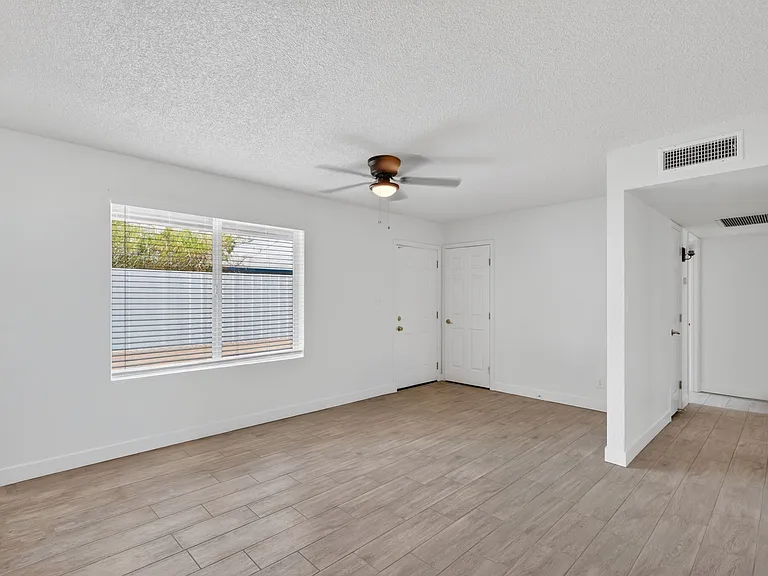 2535 W Missouri Ave #1 — Photo 6