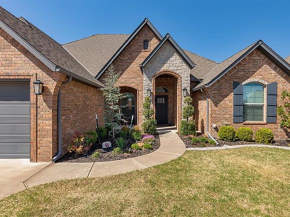 5th image of 3921 Carmona Lakes Dr