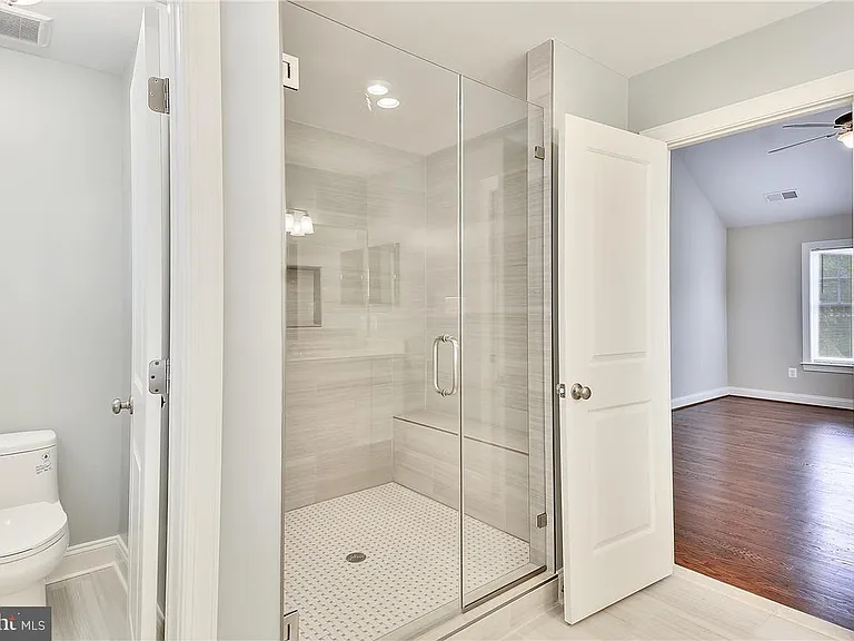 2205 N Edison St — Photo 16