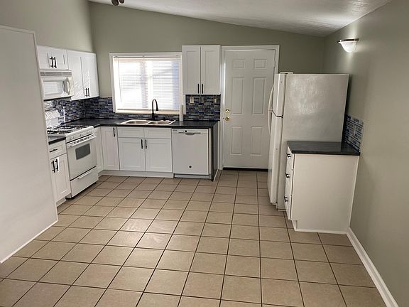 5th image of 1706 E Harry Ave