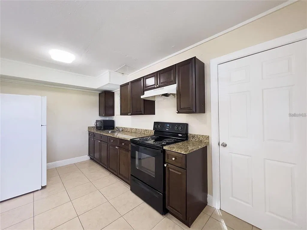 2 bed, 1.5 bath, 912 sqft, $1,450 — Photo 4