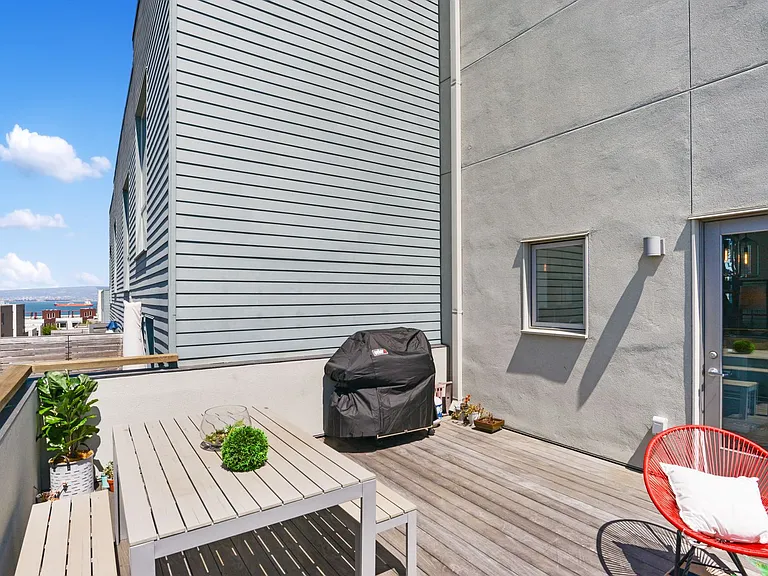 298 Coleman St — Photo 11