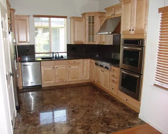 4 bed, 2250 sqft, $945 — Photo 2