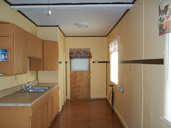 5th image of 221 Hane Ave