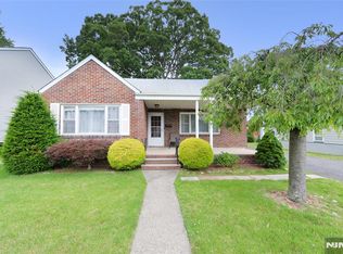 3-21 27th St, Fair Lawn, NJ 07410