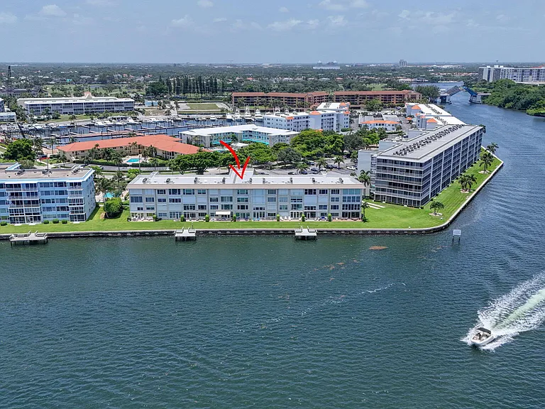 52 Yacht Club Dr #305 — Photo 2