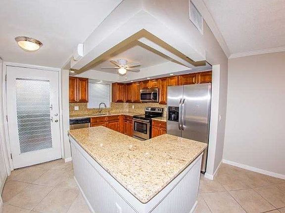 2nd image of 700 SE 6th Ave APT 109