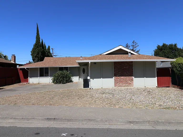 335 Rollingwood Dr — Photo 2